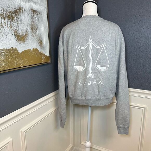 Good American Zodiac Boyfriend Libra Crewneck Sweatshirt - Picture 9 of 12